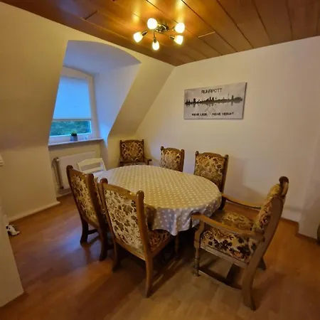 Ruhrpottbude - Private Ferienwohnung Im Herzen Des Ruhrgebiets Bochum Esterno foto